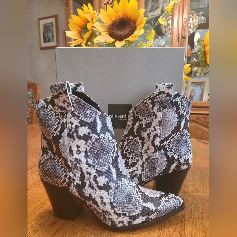 Nila & Nila Snakeskin Print Ankle Boots Size 7 (37)